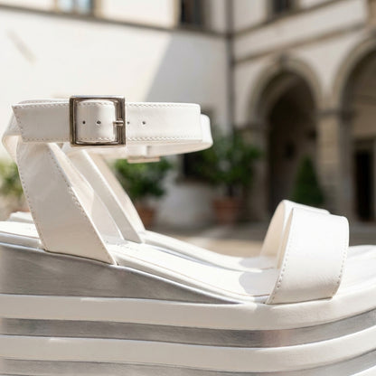 CAMILLA™ • Cuña de Piel Vegana Premium Off-White | Calzado de Autor