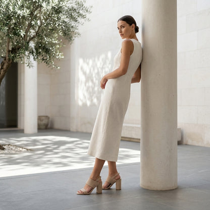 RENATA™ • Sandalia de Tacón Ante Premium Beige | Calzado de Autor