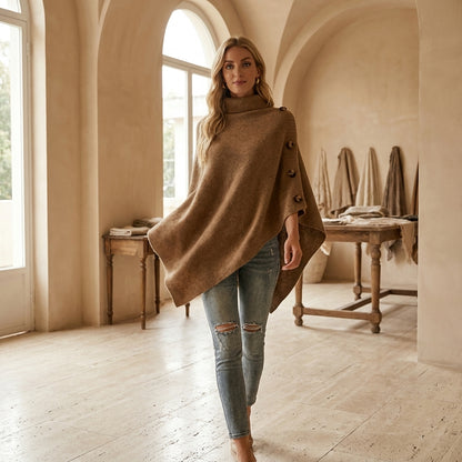 IDA™ • Poncho de Cuello Alto con Botones Laterales