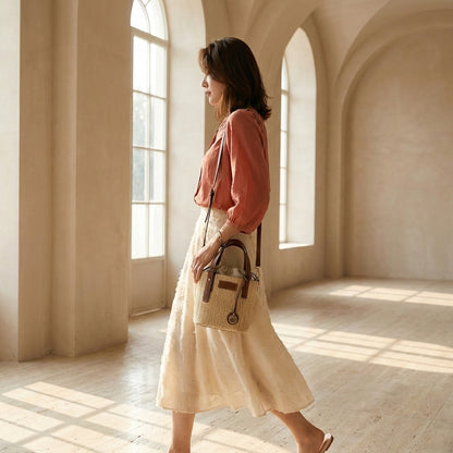 MATILDE™ • Bolso Bucket de Paja con Asa de Piel Vegana | Accesorios de Autor