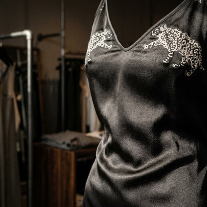 NOVELLA™ • Vestido Slip Seda Sostenible Estampado Jaguar Stars | Moda de Autor