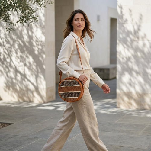 PENELOPE™ • Bolso Sling Redondo de Sisal Tejido a Mano | Accesorios de Autor