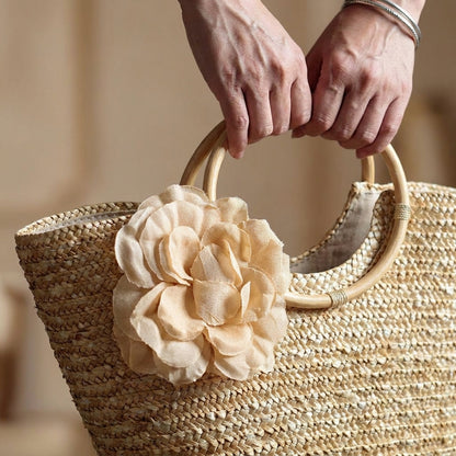 ROSA™ • Bolso Tote de Paja Trenzada con Flor y Asas de Madera | Accesorios de Autor