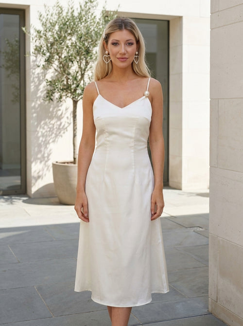 VIOLETTA™ • Vestido Slip Saten Perla con Detalle Joya | Moda de Autor