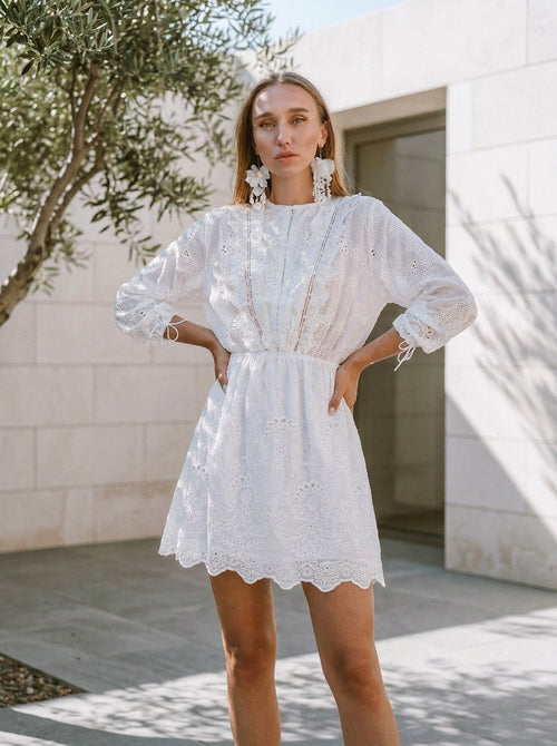 GIACINTA™ • Vestido de Encaje Blanco Cuello Alto | Moda de Autor