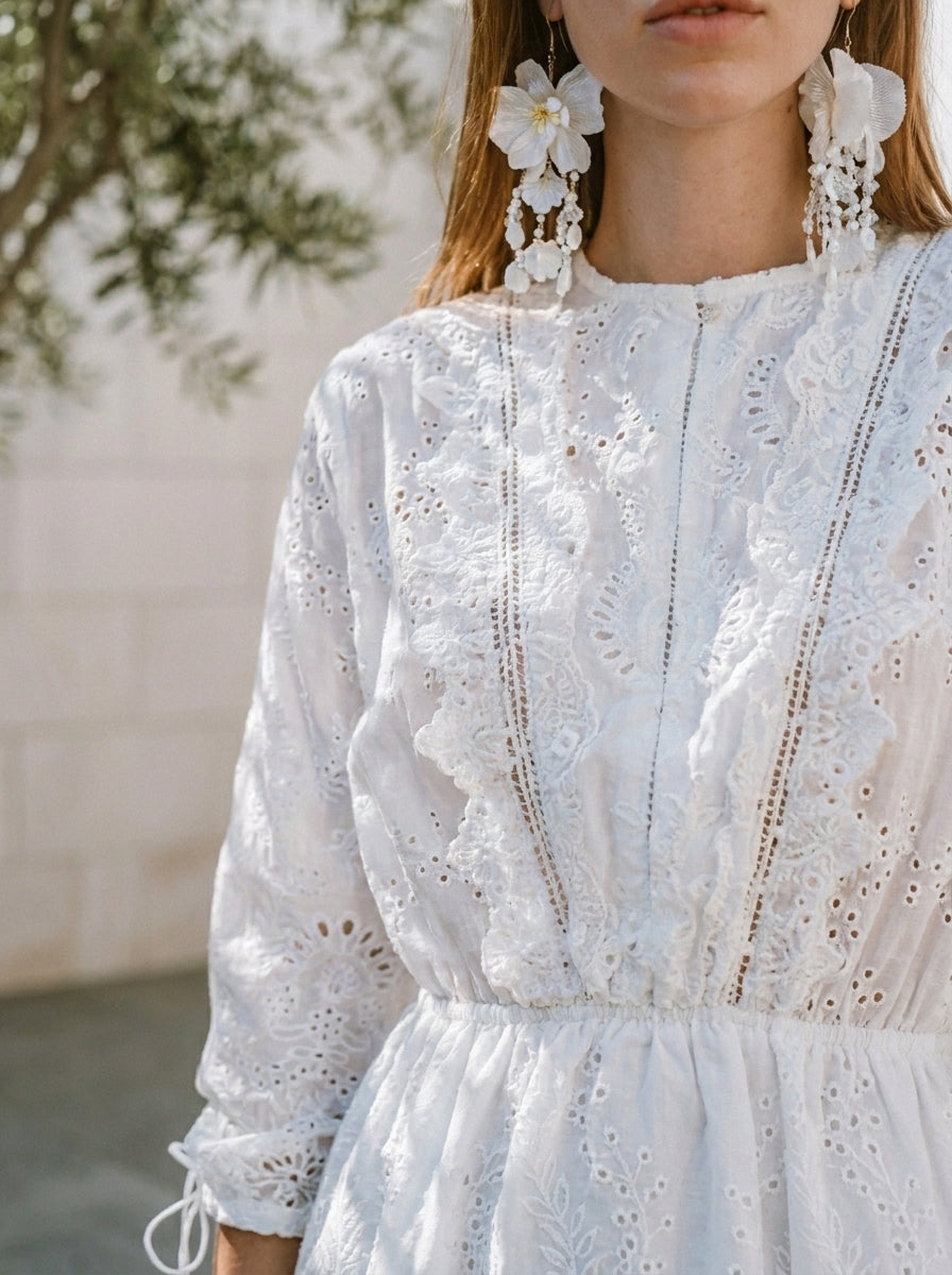 GIACINTA™ • Vestido de Encaje Blanco Cuello Alto | Moda de Autor