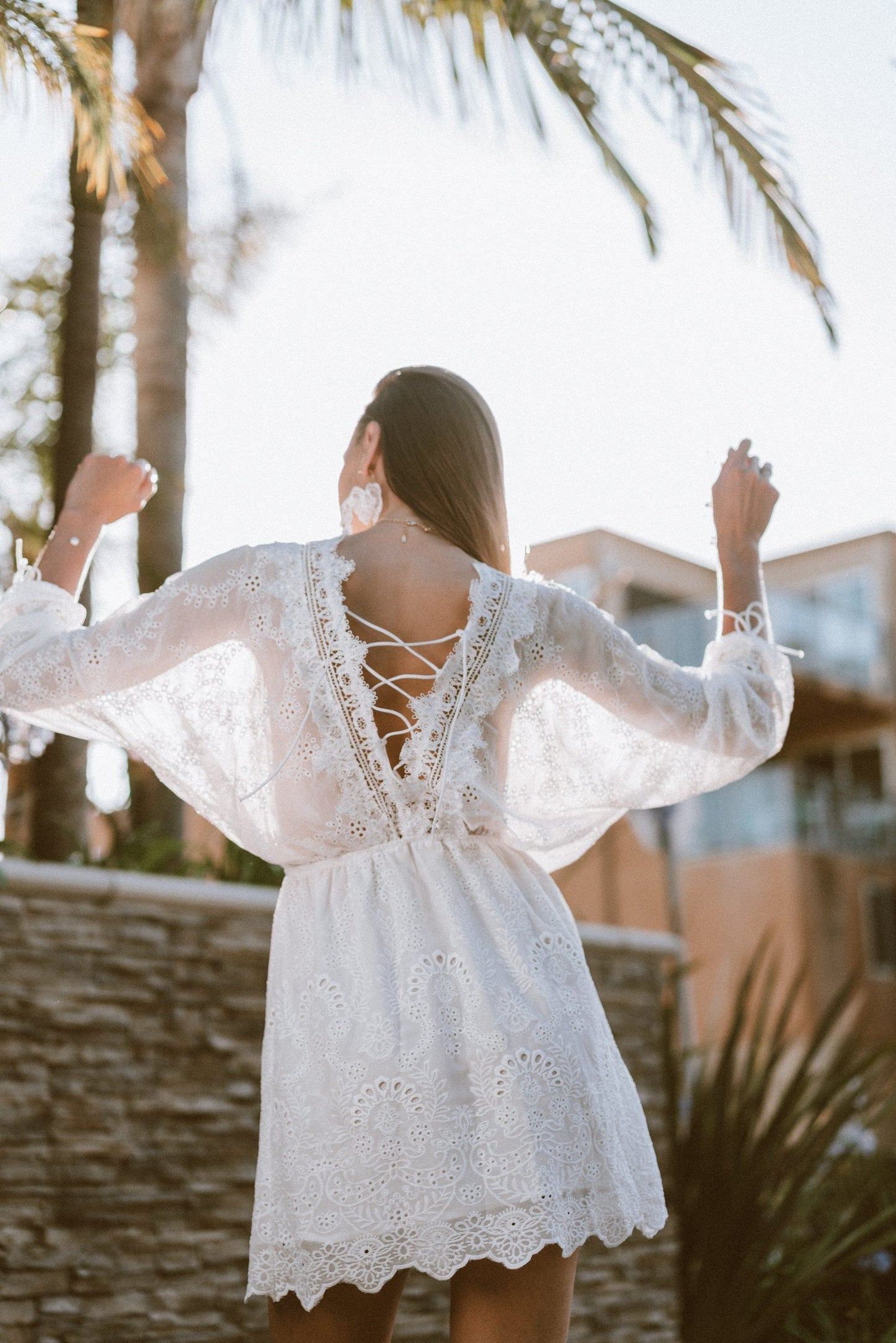 GIACINTA™ • Vestido de Encaje Blanco Cuello Alto | Moda de Autor